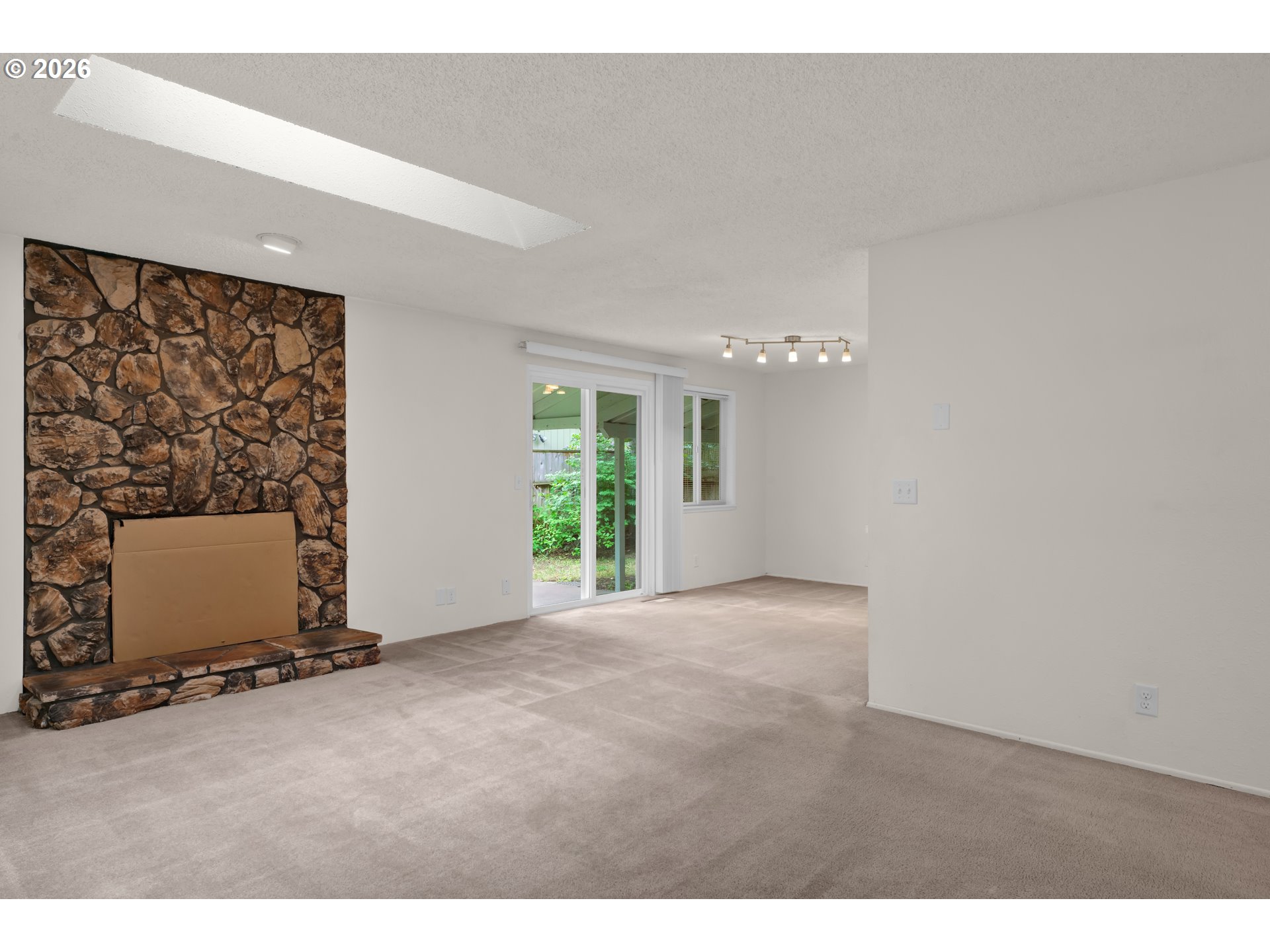 4017 Dillard Road Eugene, OR 97405 - Photo 4 of 37