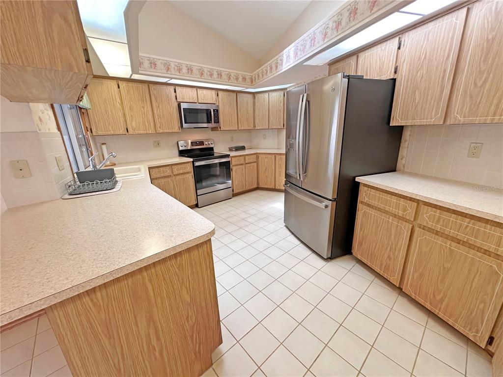 8262 Delaware Drive Weeki Wachee, FL 34607 - Photo 18 of 98