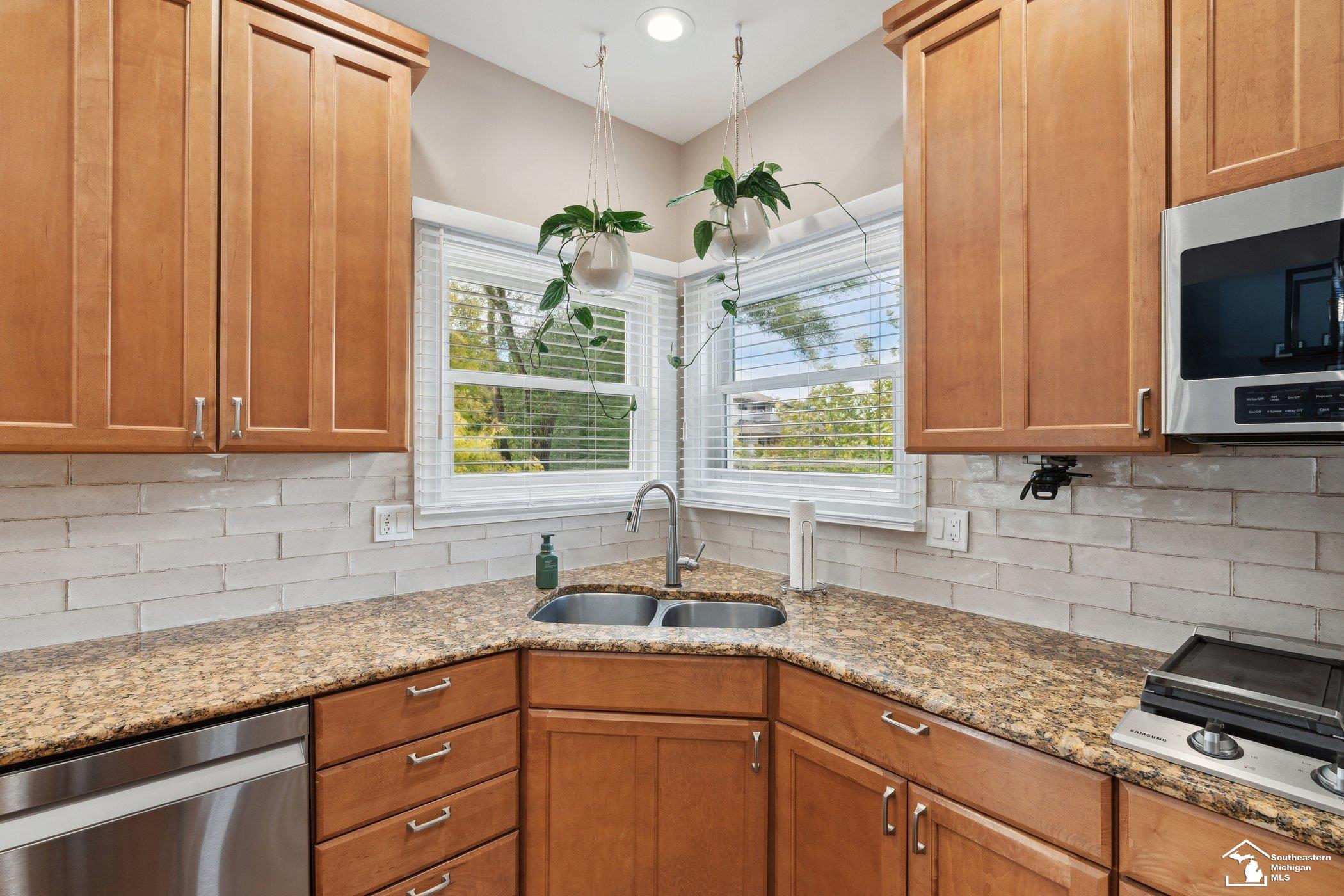 10370 Ridgeline Court Milan, MI 48160 - Photo 16 of 53 50124679-15.JPG