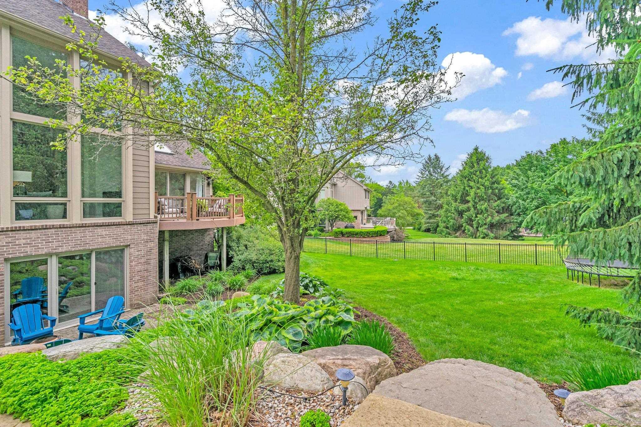 6374 Cherry Tree Court Rochester, MI 48306 - Photo 12 of 54 50143541-01950709-c5c9-418f-bc57-aaaa863d742a.JPG