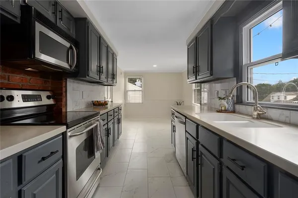 $459,000 | 3316 West 75th Street, Prairie Village, KS 66208