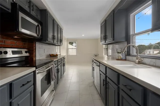 $474,000 | 3316 West 75th Street, Prairie Village, KS 66208