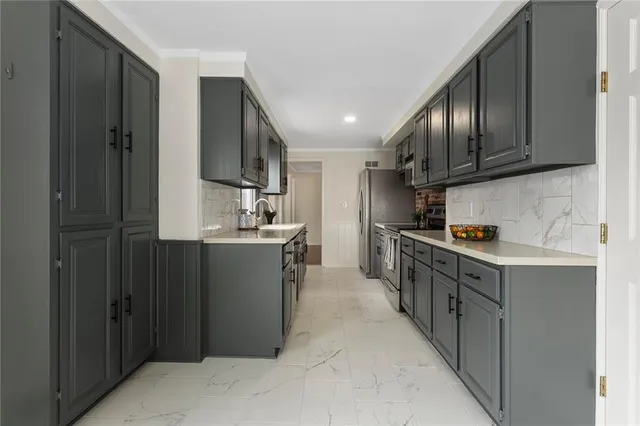 $474,000 | 3316 West 75th Street, Prairie Village, KS 66208