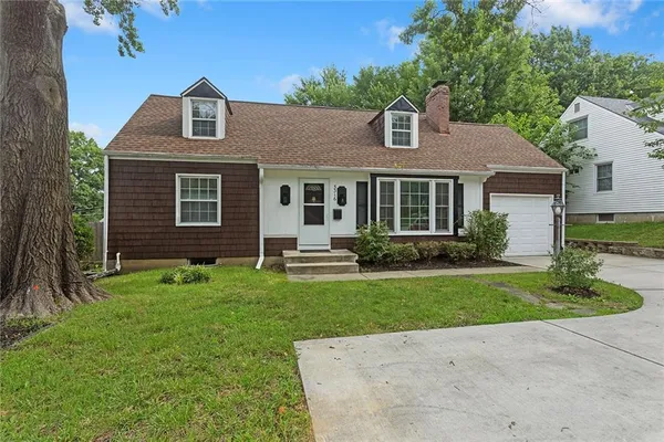 $459,000 | 3316 West 75th Street, Prairie Village, KS 66208