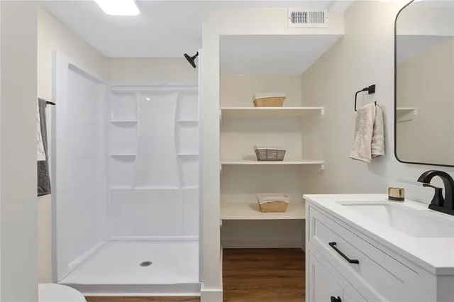 $474,000 | 3316 West 75th Street, Prairie Village, KS 66208