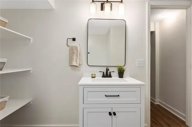 $474,000 | 3316 West 75th Street, Prairie Village, KS 66208