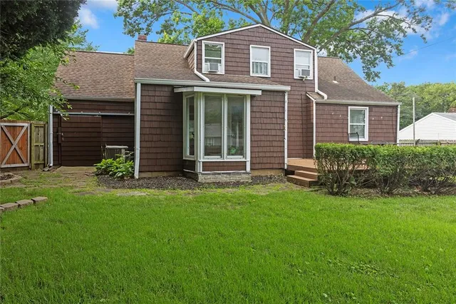 $474,000 | 3316 West 75th Street, Prairie Village, KS 66208