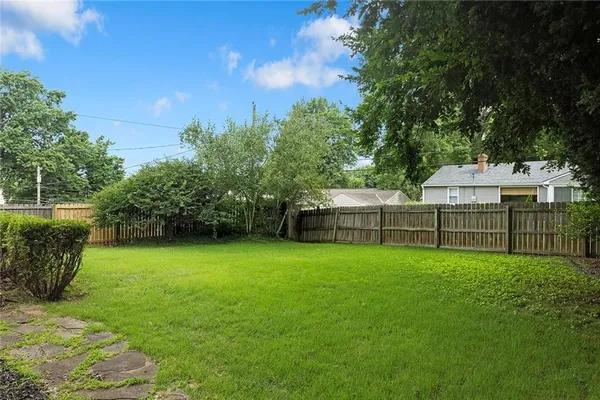 $459,000 | 3316 West 75th Street, Prairie Village, KS 66208