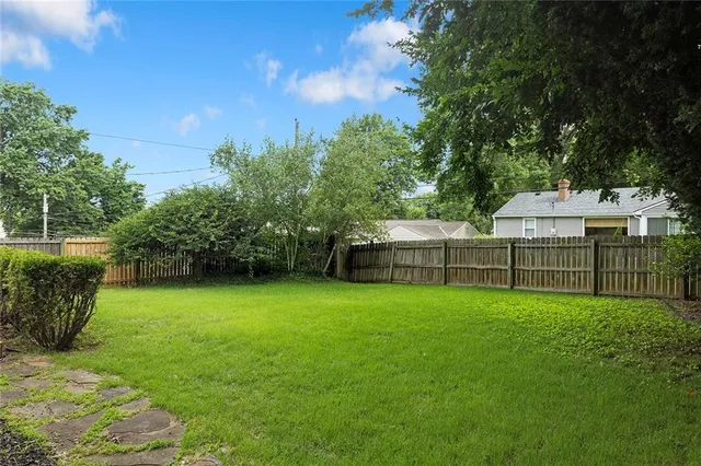 $474,000 | 3316 West 75th Street, Prairie Village, KS 66208