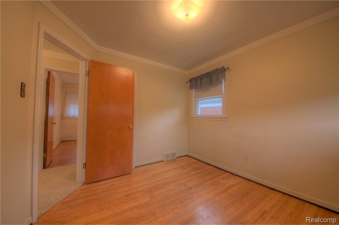 9722 Farmington Road Livonia, MI 48150 - Photo 16 of 33 14 Bed 1.jpg