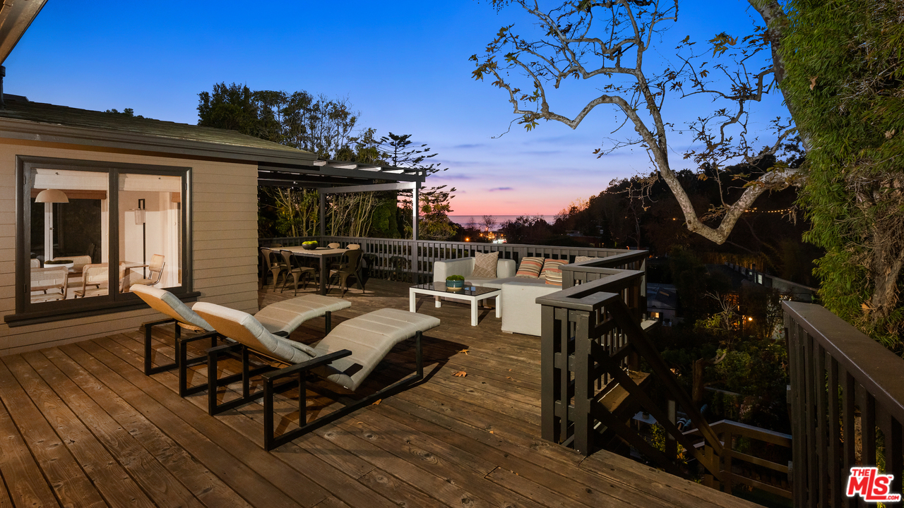 340 Mesa Road Santa Monica, CA 90402 - Photo 1 of 17