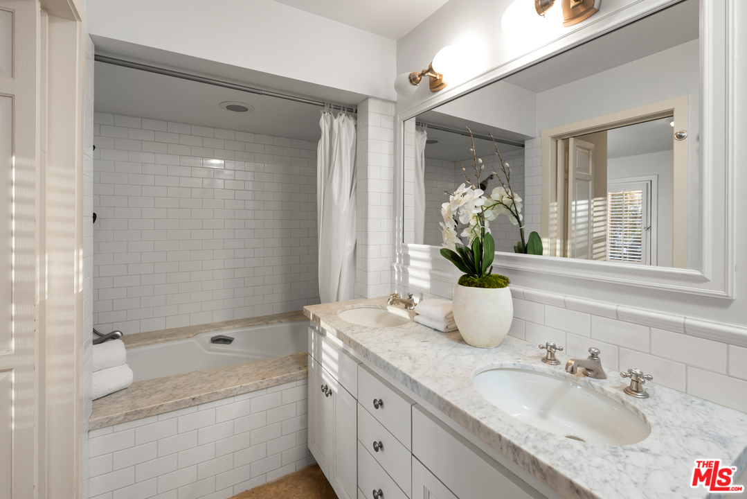 340 Mesa Road Santa Monica, CA 90402 - Photo 16 of 17