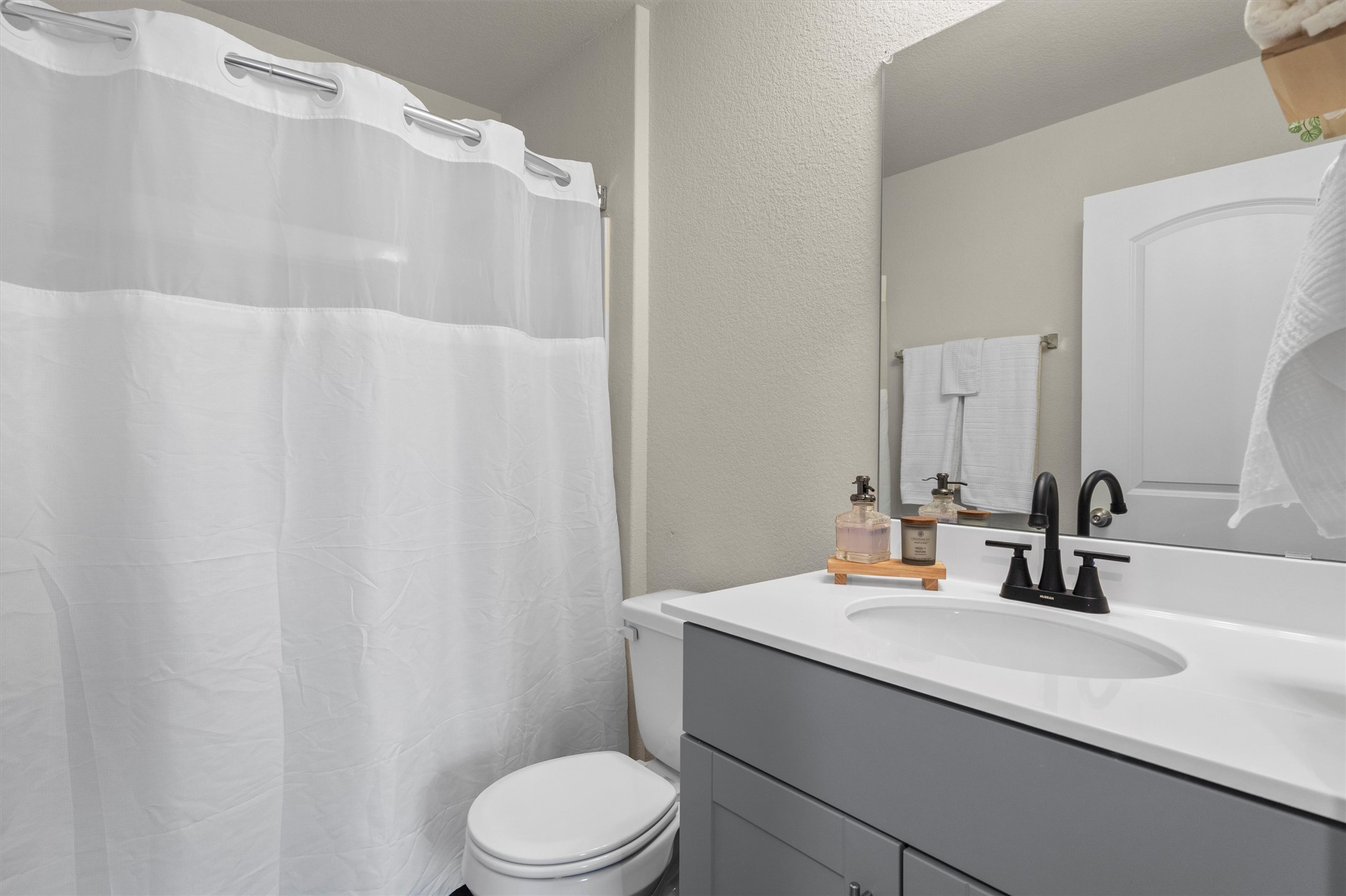 145 Fiery Skipper Lane Georgetown, TX 78626 - Photo 25 of 29 Upstairs full bathroom