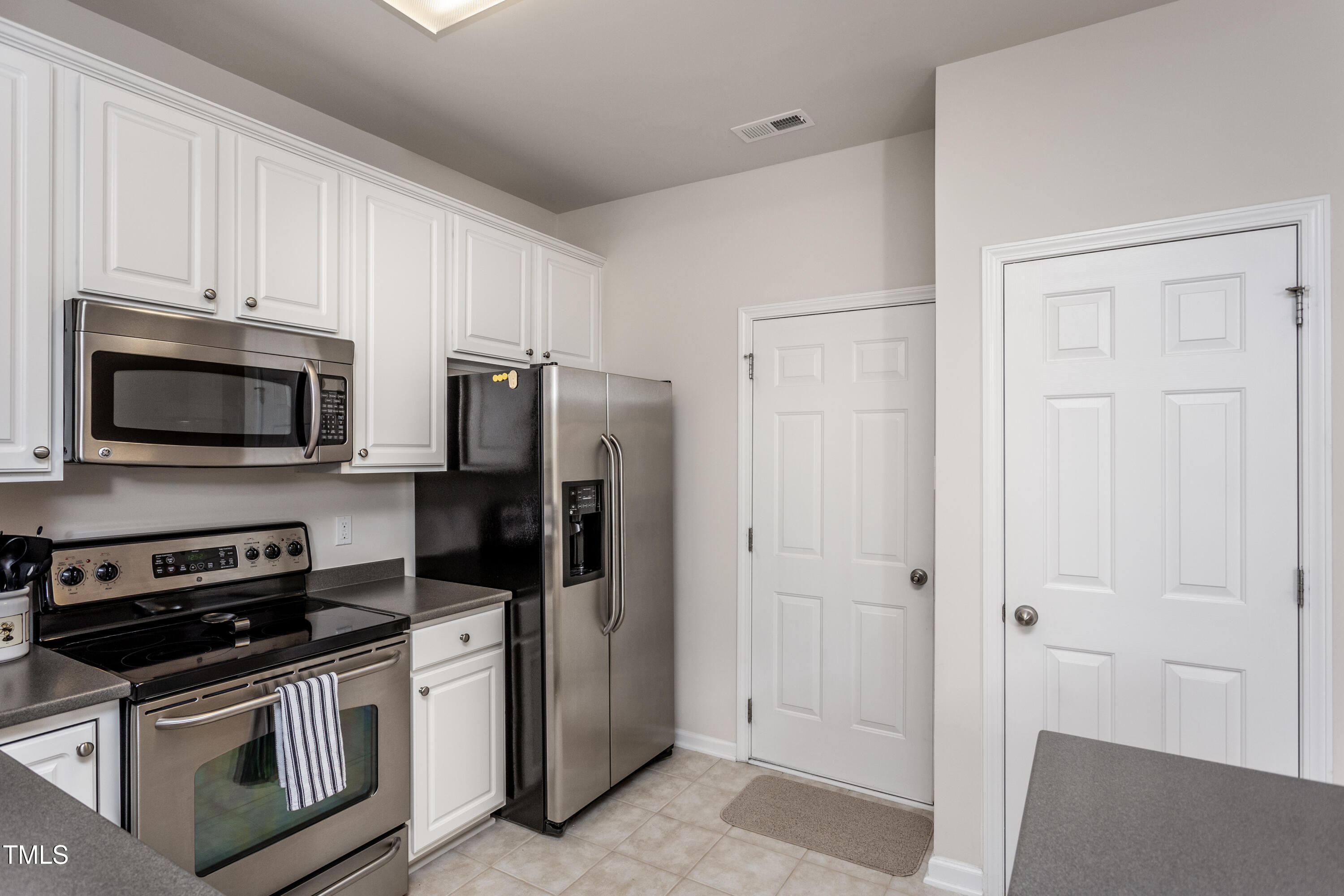 7031 Racine Way Raleigh, NC 27615 - Photo 7 of 31 7031Racine008