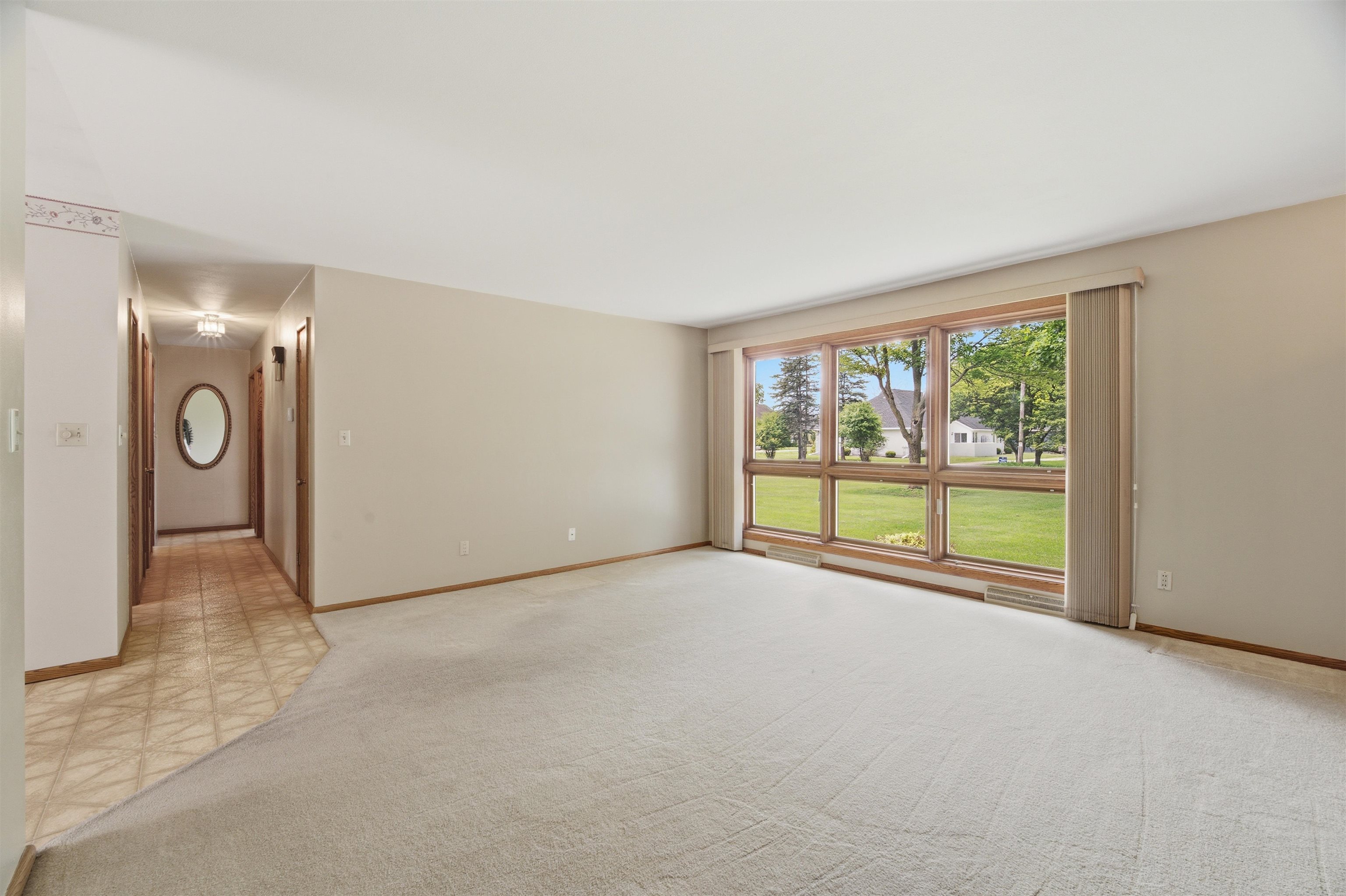 1102 South Ridge Lane Appleton, WI 54914 - Photo 4 of 52