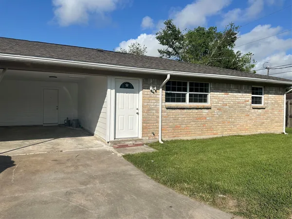 $260,000 | 608 County Road 157, Alvin, TX 77511