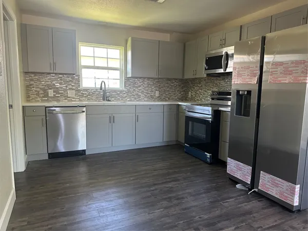$260,000 | 608 County Road 157, Alvin, TX 77511