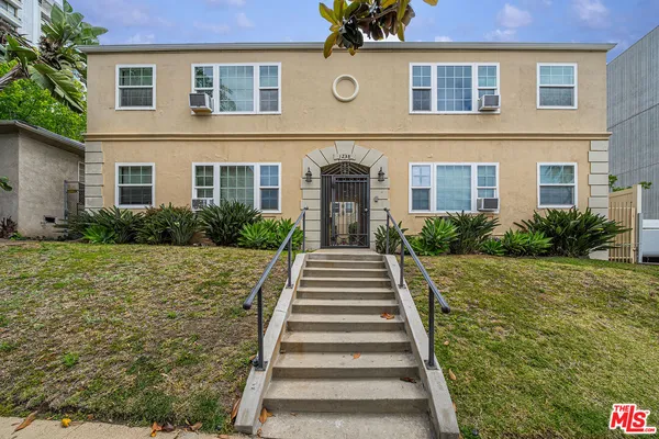 $1,950 | 1238 South Beverly Glen Boulevard, Unit 17, Los Angeles, CA 90024