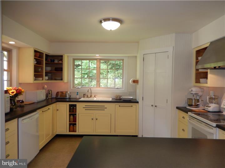 1072 Spencer Road Downingtown, PA 19335 - Photo 6 of 25 Gallery Image 6