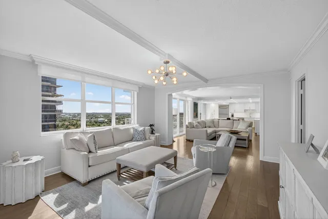 a en suite bathroom with a double vanity sink and a mirror