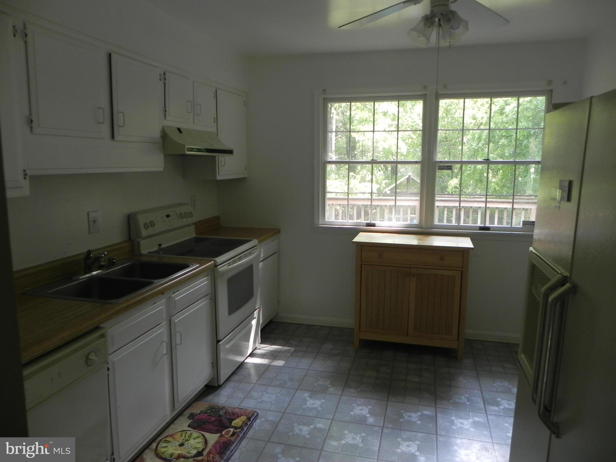 5289 Graystone Road Warrenton, VA 20187 - Photo 3 of 10 Kitchen