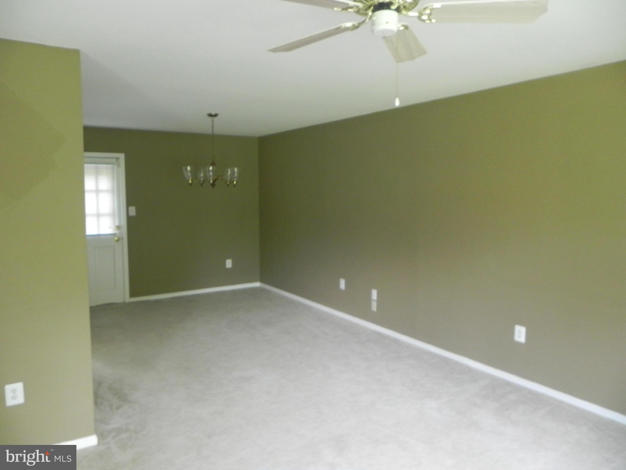 5289 Graystone Road Warrenton, VA 20187 - Photo 4 of 10 Living Room