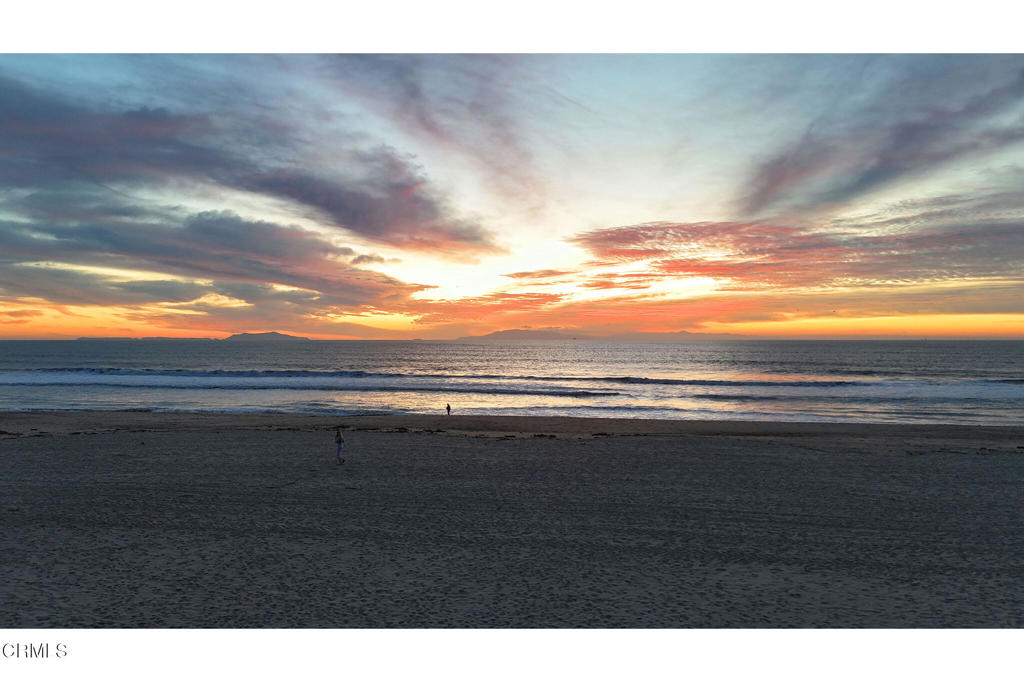 815 Mandalay Beach Road Oxnard, CA 93035 - Photo 28 of 29 a view of an ocean