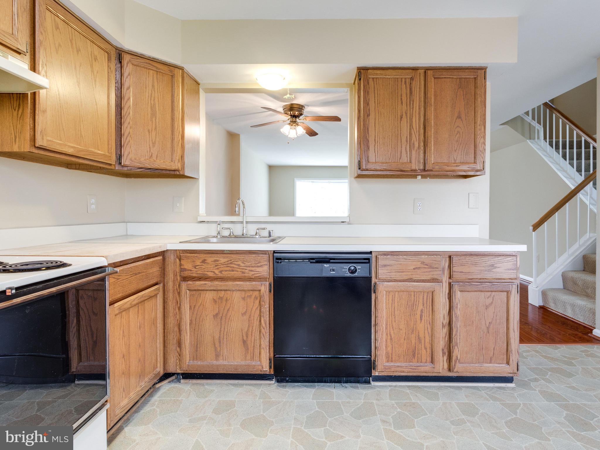 8499 Springfield Oaks Drive Springfield, VA 22153 - Photo 11 of 30 Kitchen