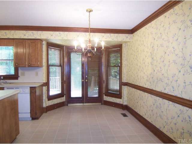2216 Effingham Circle Raleigh, NC 27615 - Photo 5 of 12 View of the spacious B'fast area.