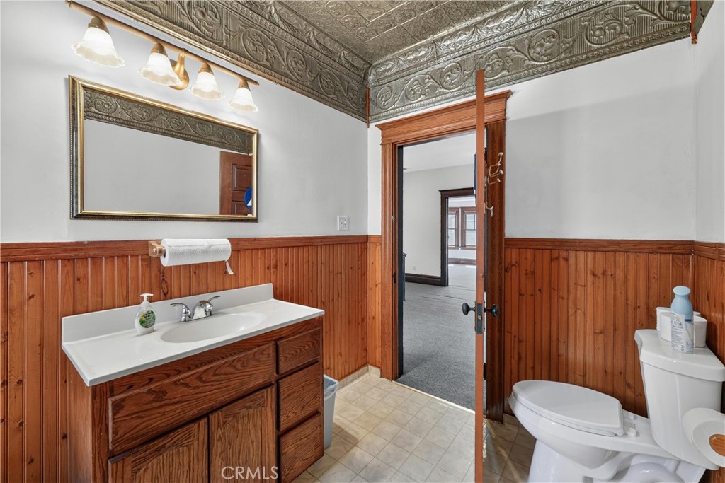 3875 11th Street Riverside, CA 92501 - Photo 48 of 58 Upstairs bathroom