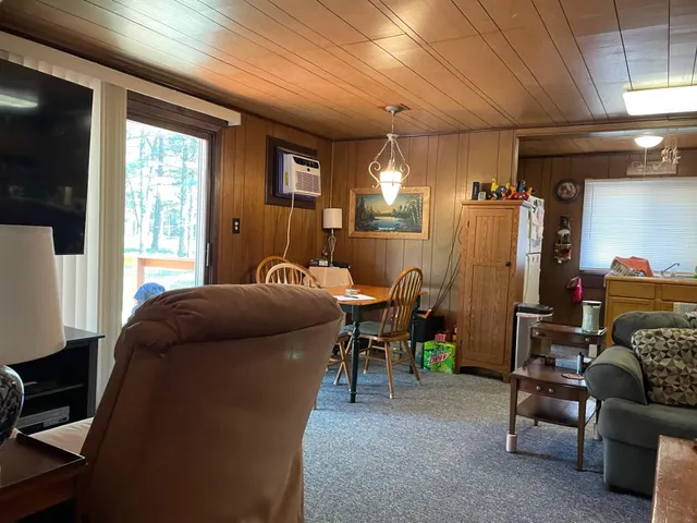 $185,000 | 932 10th Avenue, Hancock, WI 54943