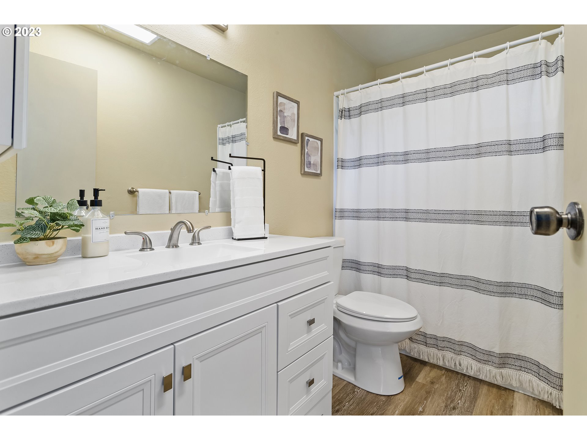 7502 Southwest Barnes Road, Unit C Portland, OR 97225 - Photo 18 of 37 Gallery Image 18