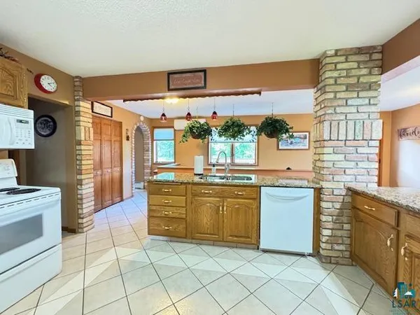 $689,900 | 5863 St Louis River Road, Hermantown, MN 55810