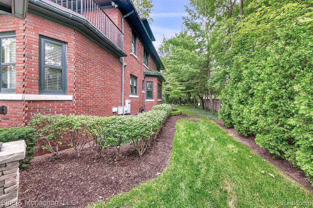 1158 West Maple Road Birmingham, MI 48009 - Photo 74 of 77