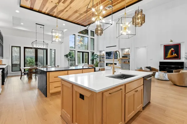 $2,290,000 | 1026 Traweek Drive, Houston, TX 77055