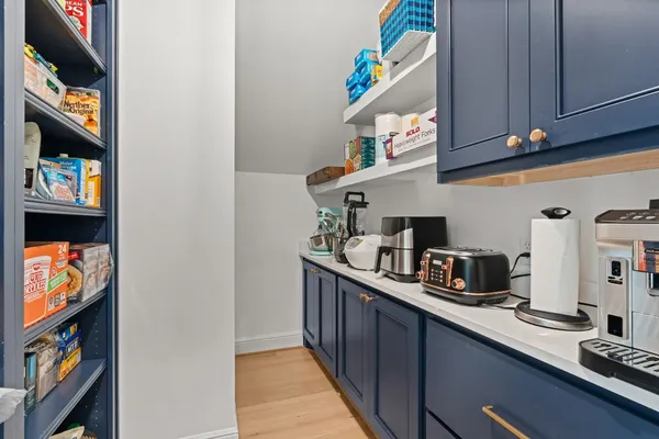 $2,290,000 | 1026 Traweek Drive, Houston, TX 77055