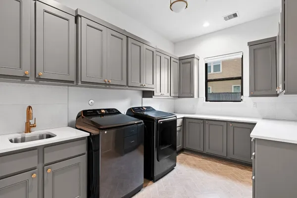 $2,290,000 | 1026 Traweek Drive, Houston, TX 77055