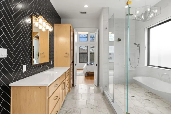$2,290,000 | 1026 Traweek Drive, Houston, TX 77055