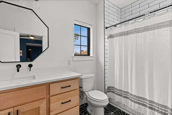 $2,290,000 | 1026 Traweek Drive, Houston, TX 77055