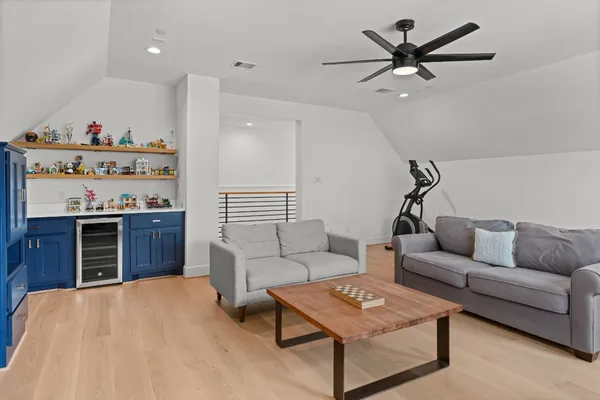 $2,290,000 | 1026 Traweek Drive, Houston, TX 77055