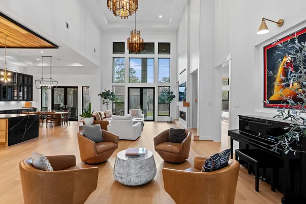 $2,290,000 | 1026 Traweek Drive, Houston, TX 77055