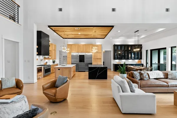 $2,290,000 | 1026 Traweek Drive, Houston, TX 77055