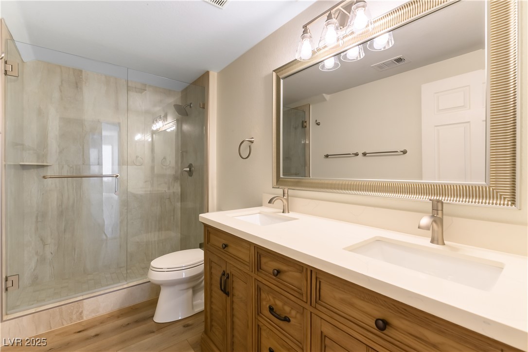 10550 West Alexander Road, Unit 1156 Las Vegas, NV 89129 - Photo 16 of 35 2nd bathroom