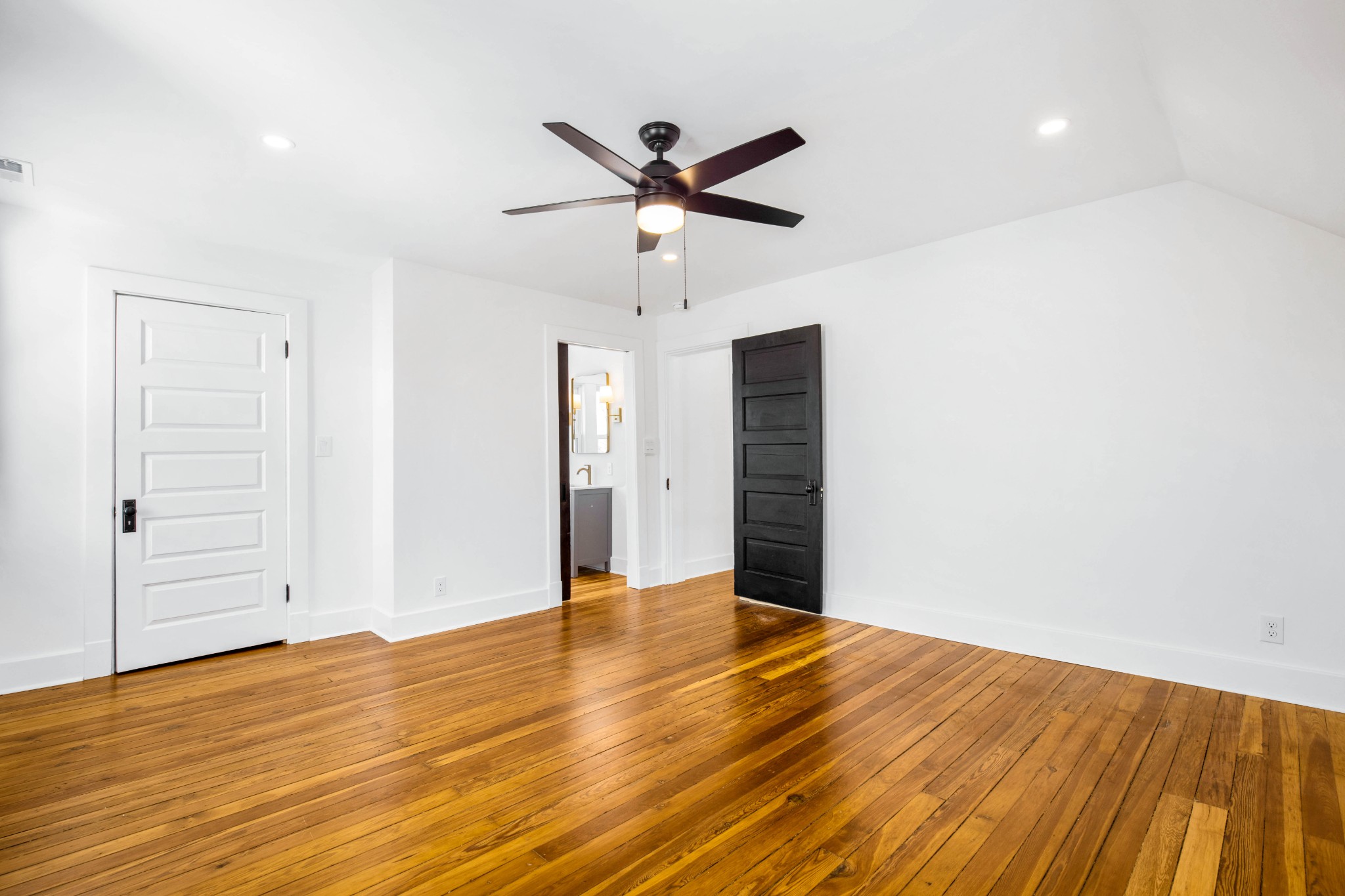 325 North Walnut Street Springfield, TN 37172 - Photo 28 of 34 a view of a livingroom with a ceiling fan & wooden floor