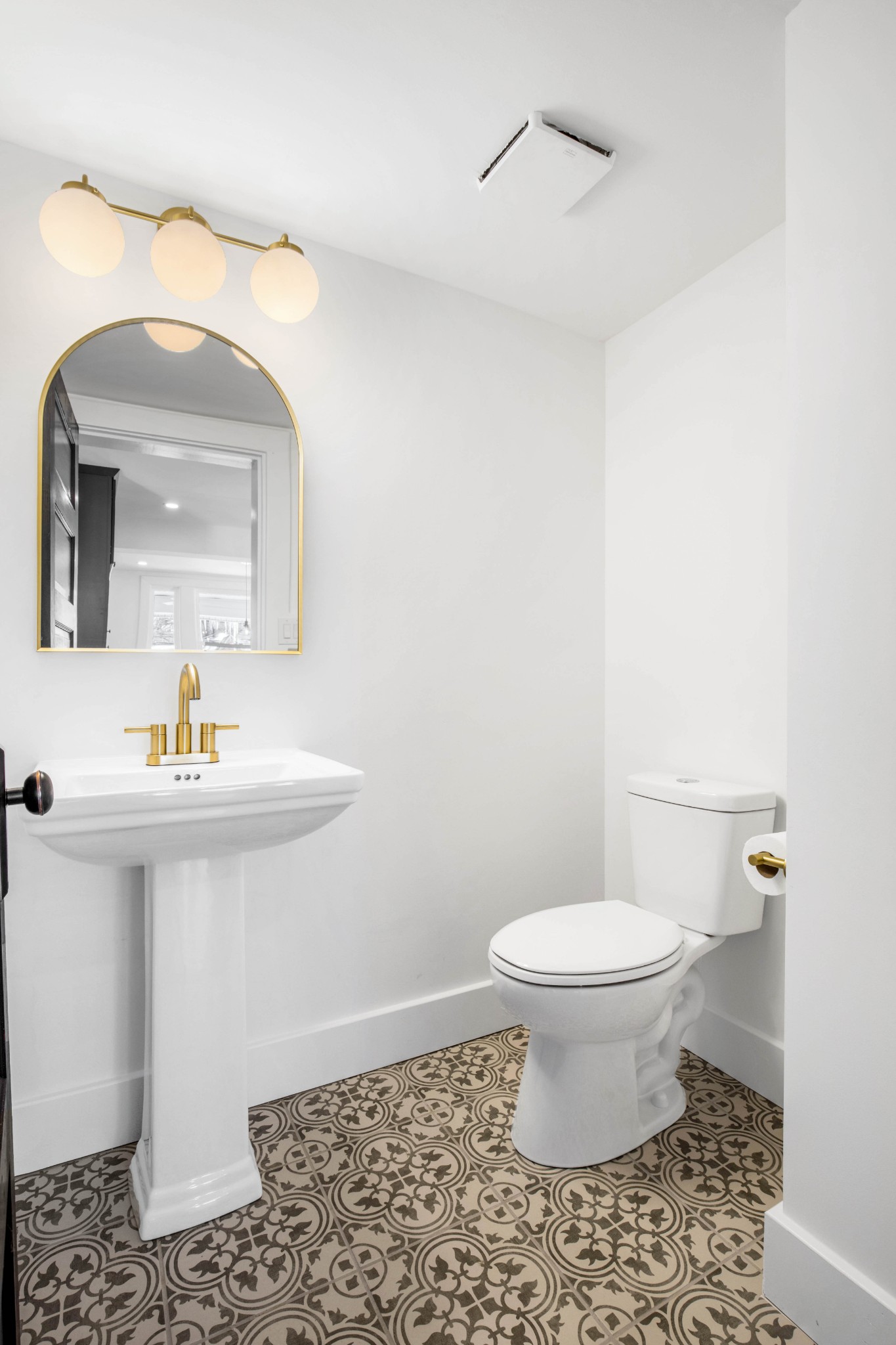 325 North Walnut Street Springfield, TN 37172 - Photo 29 of 34 a bathroom with a sink toilet and a mirror
