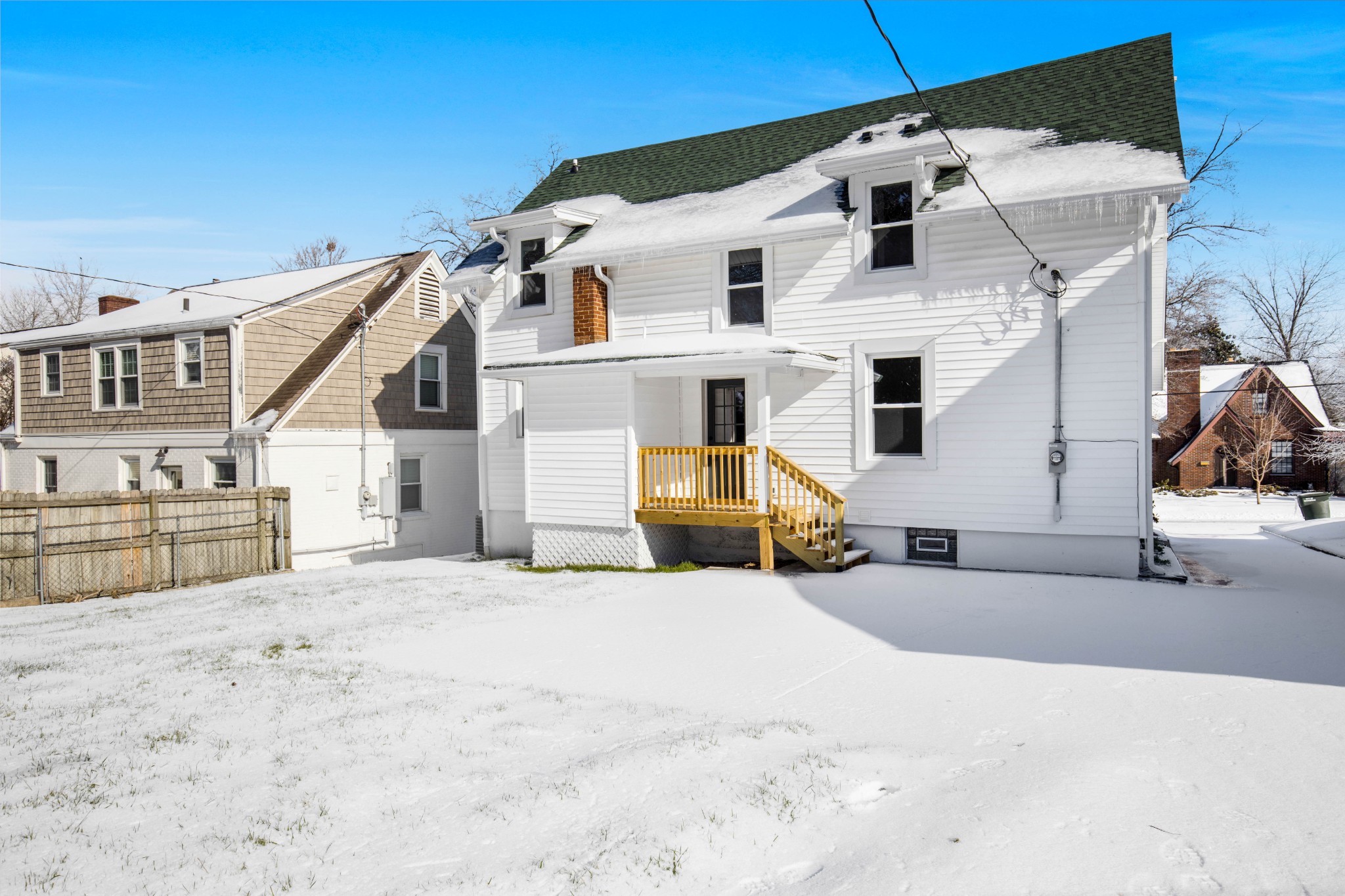 325 North Walnut Street Springfield, TN 37172 - Photo 6 of 34 a white building with a large window and parking space