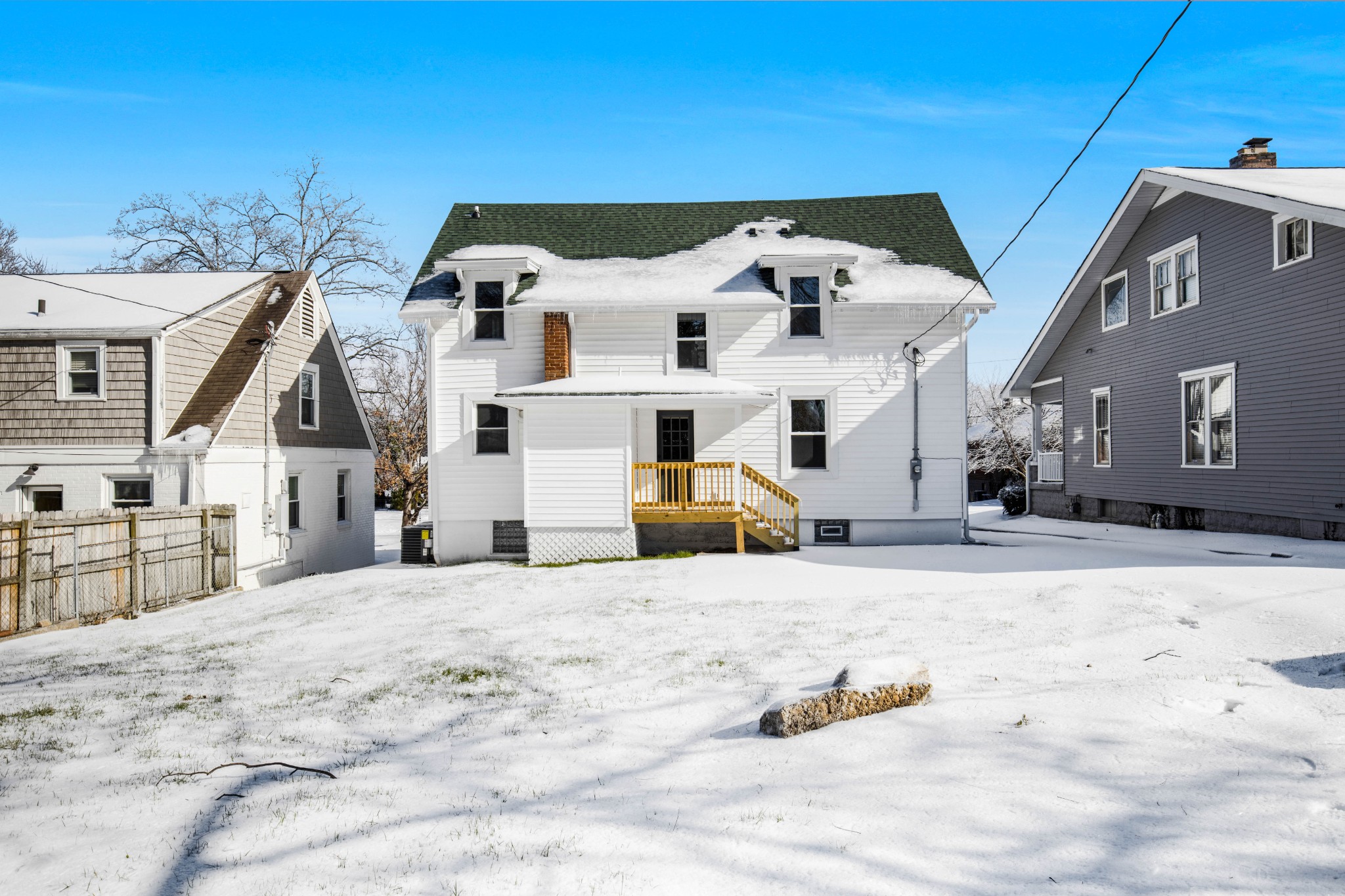 325 North Walnut Street Springfield, TN 37172 - Photo 7 of 34 a view of a house with a snow in the background