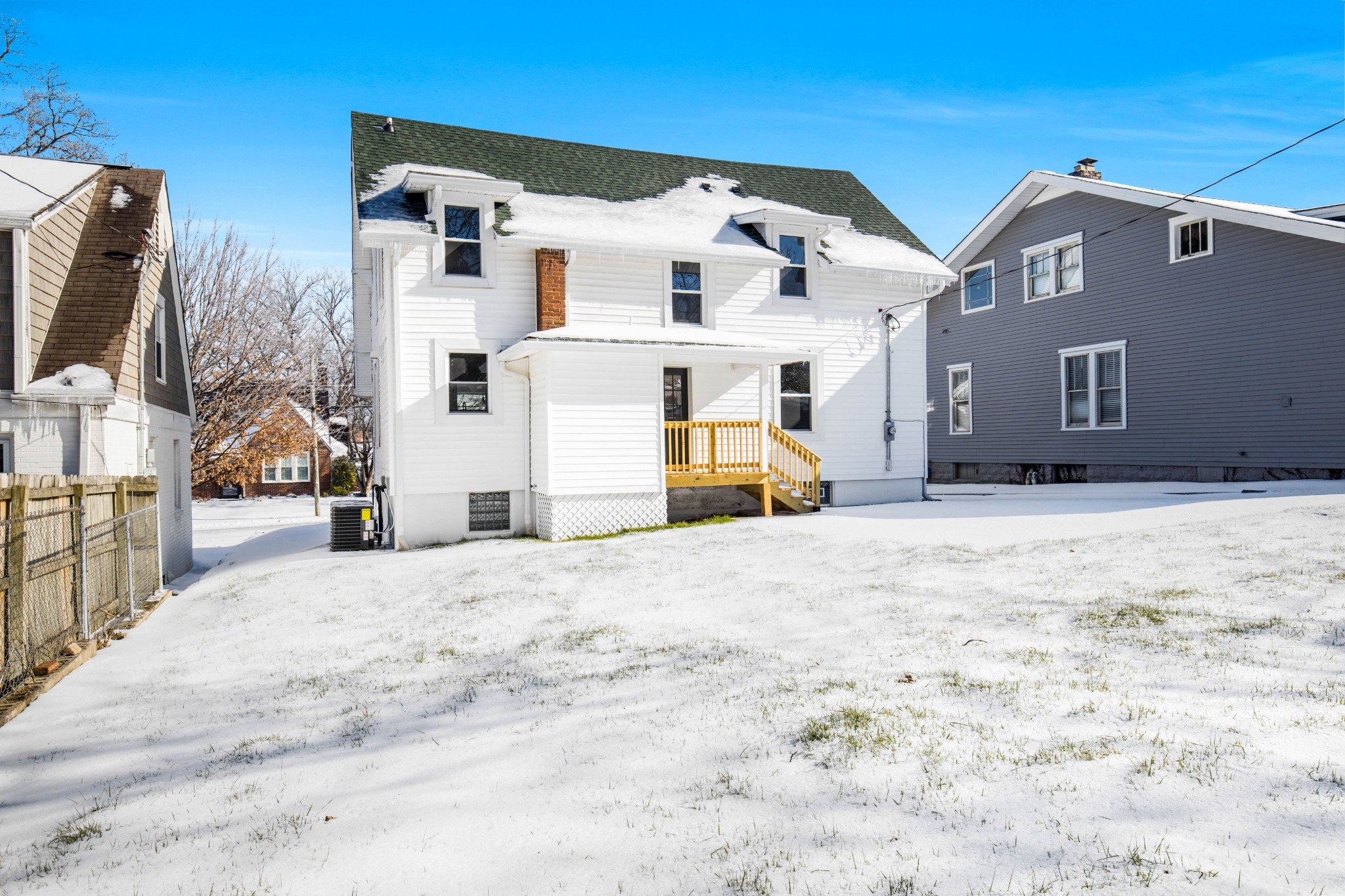 325 North Walnut Street Springfield, TN 37172 - Photo 8 of 34 a view of a white house with a yard