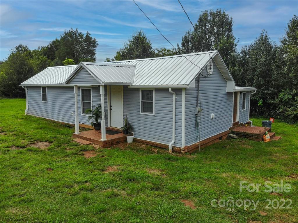 1106 Rock Barn Road Northeast Conover, NC 28613 - Photo 4 of 28 Gallery Image 4