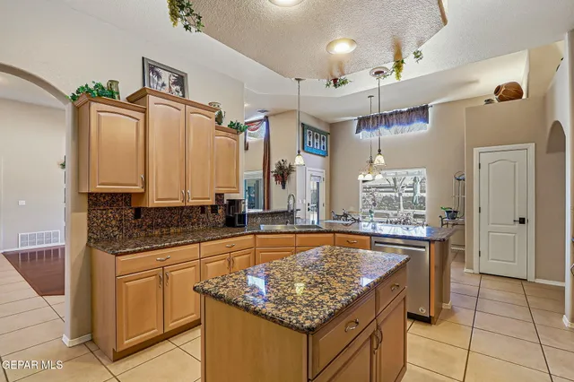 $529,900 | 312 Desert Garden Drive, Santa Teresa, NM 88008